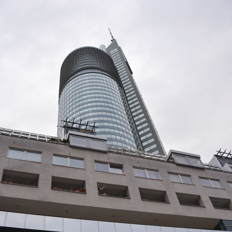 Aussenansicht des neuen Büros im Millennium Tower in Wien